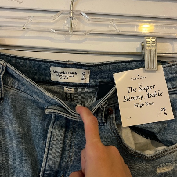 NEW Abercrombie & Fitch Curve Love High Rise Skinny Jeans - Picture 3 of 5